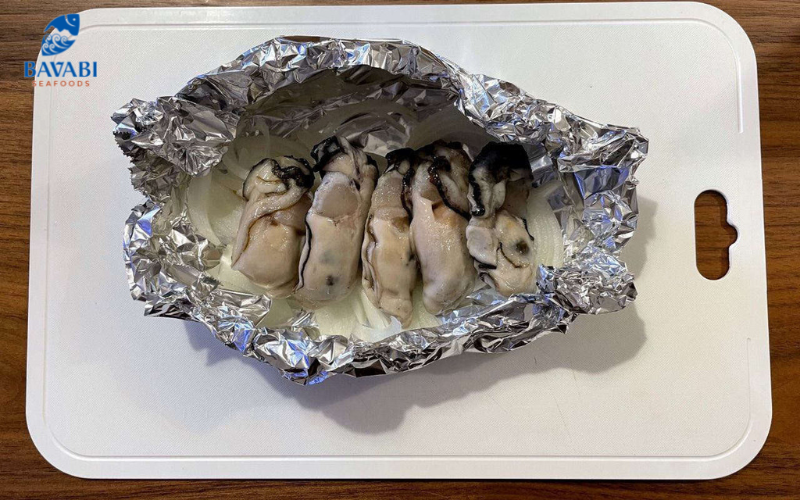 Japanese oysters grilled in foil as delicious as in a restaurant right at home
