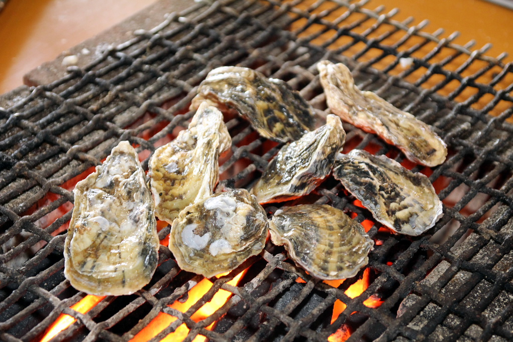 Japanese oysters grilled in foil, delicious like in a restaurant right at home